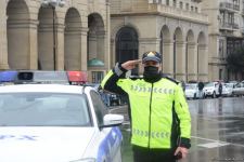 В Азербайджане почтили память шехидов 20 Января минутой молчания, приостановлено движение транспорта (ФОТО/ВИДЕО)