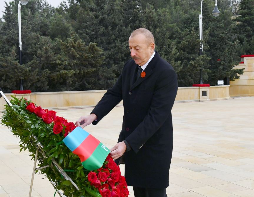 Президент Ильхам Алиев и Первая леди Мехрибан Алиева посетили Шехидляр хиябаны в связи с 32-й годовщиной трагедии 20 Января (ФОТО/ВИДЕО)