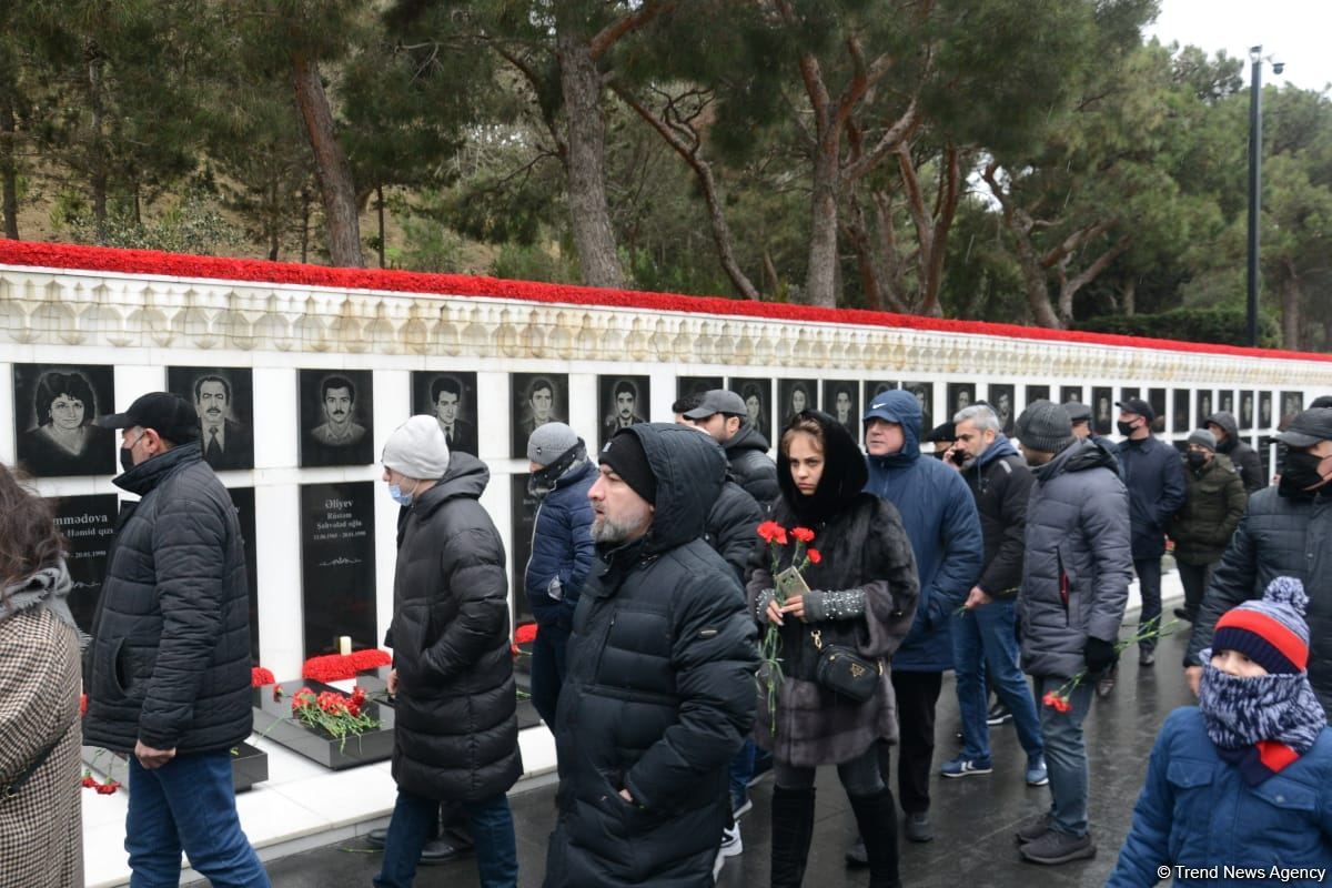 Azerbaijani people honor memory of victims of January 20 tragedy (PHOTO/VIDEO)