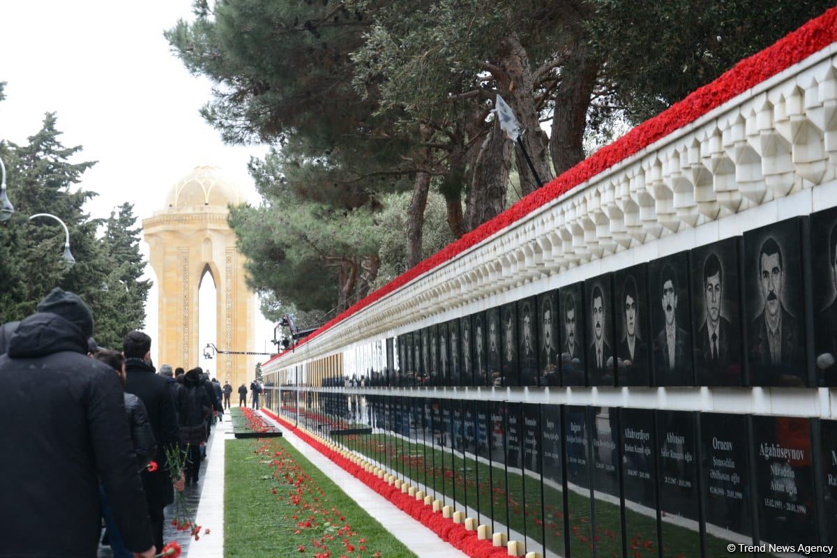 Azerbaijani people honor memory of victims of January 20 tragedy (PHOTO/VIDEO)