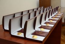 В Баку прошла церемония вручения памятных нагрудных знаков "880-летие Низами Гянджеви" (ФОТО)