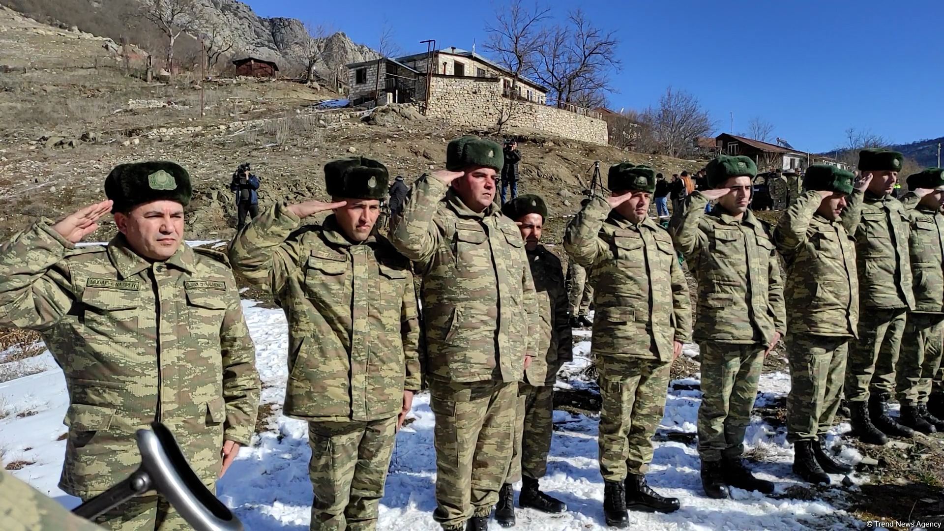 Азербайджанские военнослужащие почтили память шехидов в селе Дашалты - репортаж Trend TV (ФОТО/ВИДЕО)