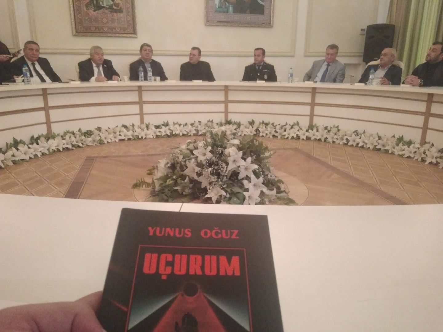 В Союзе писателей Азербайджана состоялась презентация исторического романа Юнуса Огуза "Uçurum"