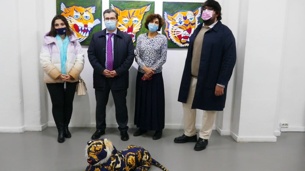 В Париже появились необычные азербайджанские тигры с закодированными символами (ФОТО)