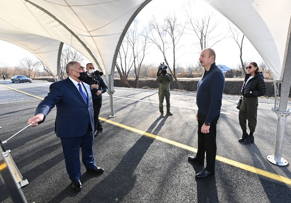 Президент Ильхам Алиев и Первая леди Мехрибан Алиева приняли участие в открытии автомобильной дороги Авшар-Салманбейли-Ашагы Авшар-Ходжавенд (ФОТО/ВИДЕО)