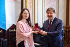 В Киеве состоялась презентация арт-альбома Reading Nizami Ganjavi, изданного ТЮРКСОЙ (ФОТО)