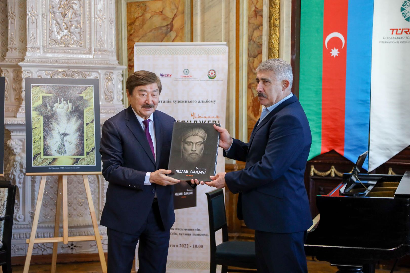 В Киеве состоялась презентация арт-альбома Reading Nizami Ganjavi, изданного ТЮРКСОЙ (ФОТО)