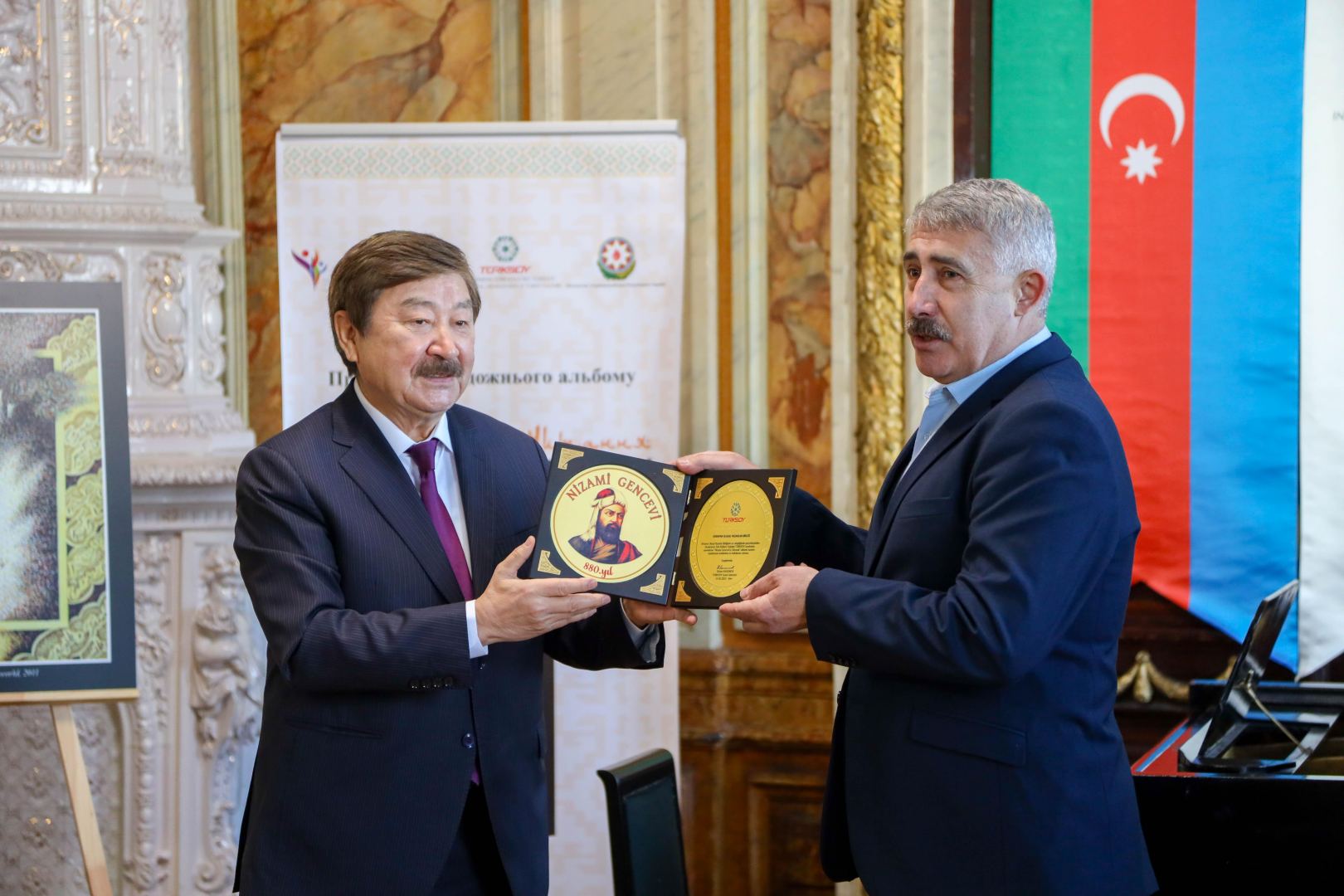 В Киеве состоялась презентация арт-альбома Reading Nizami Ganjavi, изданного ТЮРКСОЙ (ФОТО)
