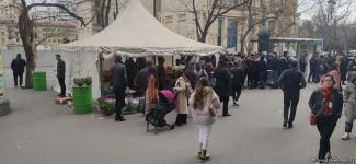 В Баку открылись торговые палатки в преддверии праздника Новруз (ФОТО)