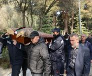 На I Аллее почетного захоронения в Баку проходит церемония прощания с народным артистом Азербайджана Алибабой Мамедовым (ФОТО)