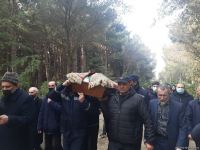 На I Аллее почетного захоронения в Баку проходит церемония прощания с народным артистом Азербайджана Алибабой Мамедовым (ФОТО)
