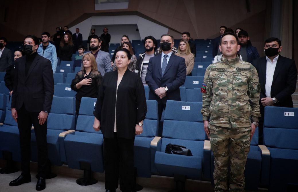 Звезда турецкого сериала "Долина волков" почтил в Баку память жертв Ходжалинского геноцида  (ФОТО)