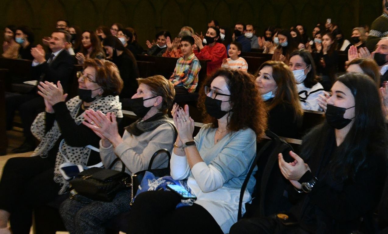 В рамках проекта "Поддержка молодежи" состоялся концерт Вургуна Векилова и Атабалы Манафзаде (ФОТО)