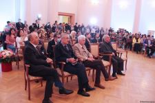 В Баку открылся Венецианский карнавал …с картинами и живыми статуями (ФОТО)