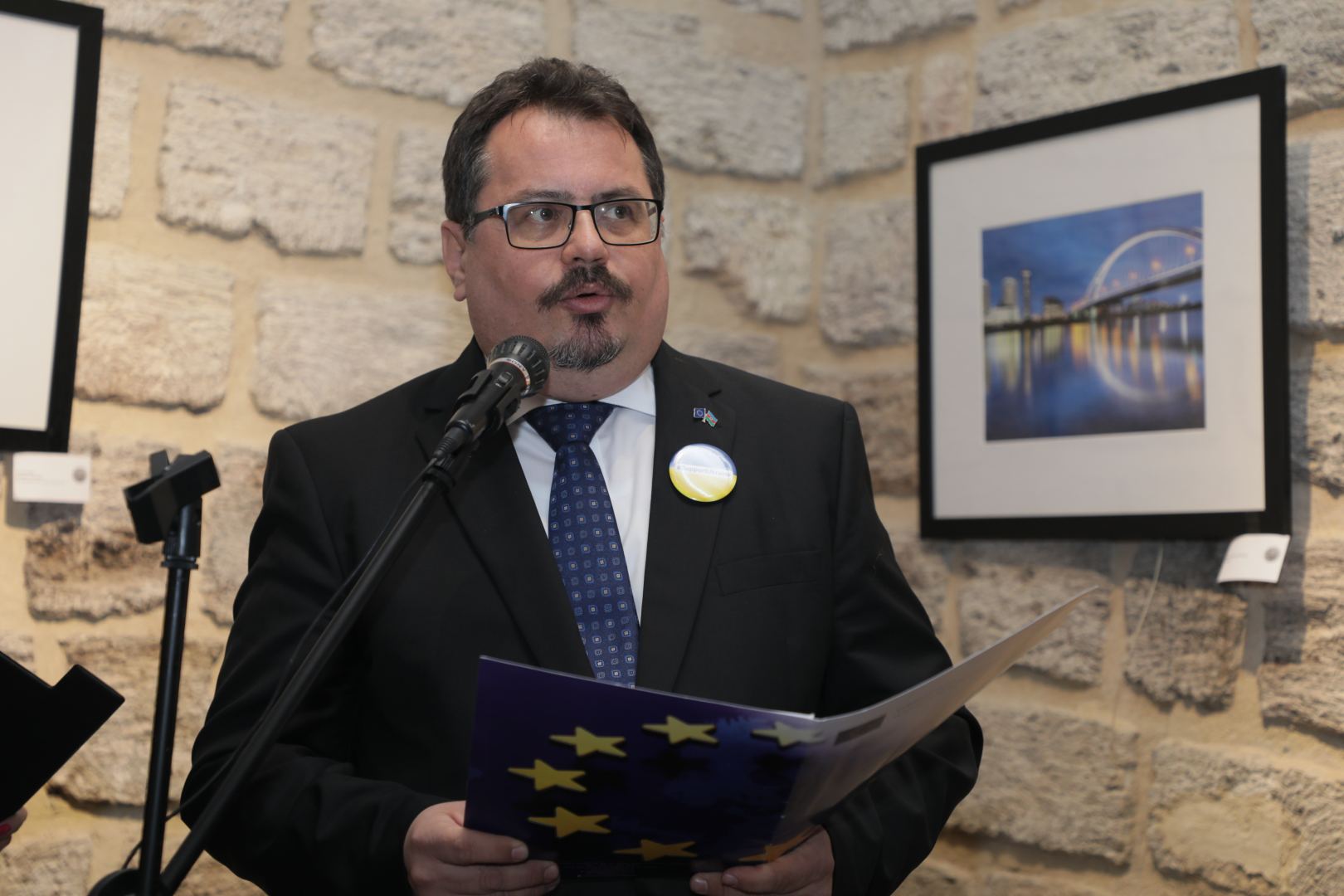 В Ичери шехер открылась экспозиция Bridges of Europe - по Худаферинскому мосту  в Европу (ФОТО)