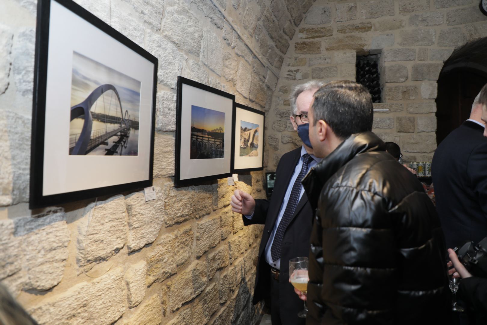 В Ичери шехер открылась экспозиция Bridges of Europe - по Худаферинскому мосту  в Европу (ФОТО)