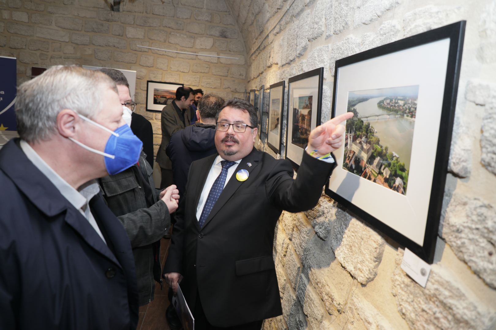 В Ичери шехер открылась экспозиция Bridges of Europe - по Худаферинскому мосту  в Европу (ФОТО)