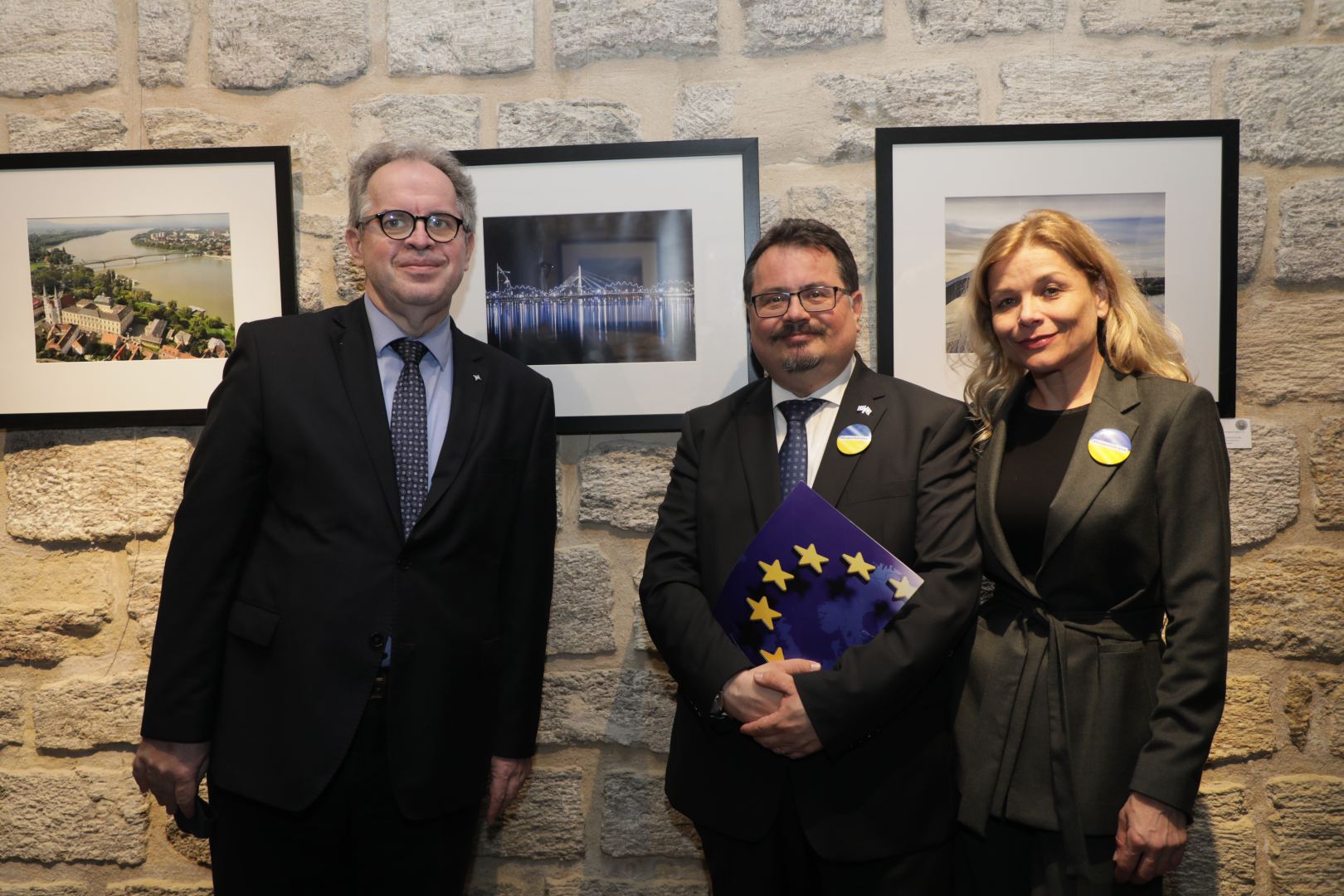 В Ичери шехер открылась экспозиция Bridges of Europe - по Худаферинскому мосту  в Европу (ФОТО)