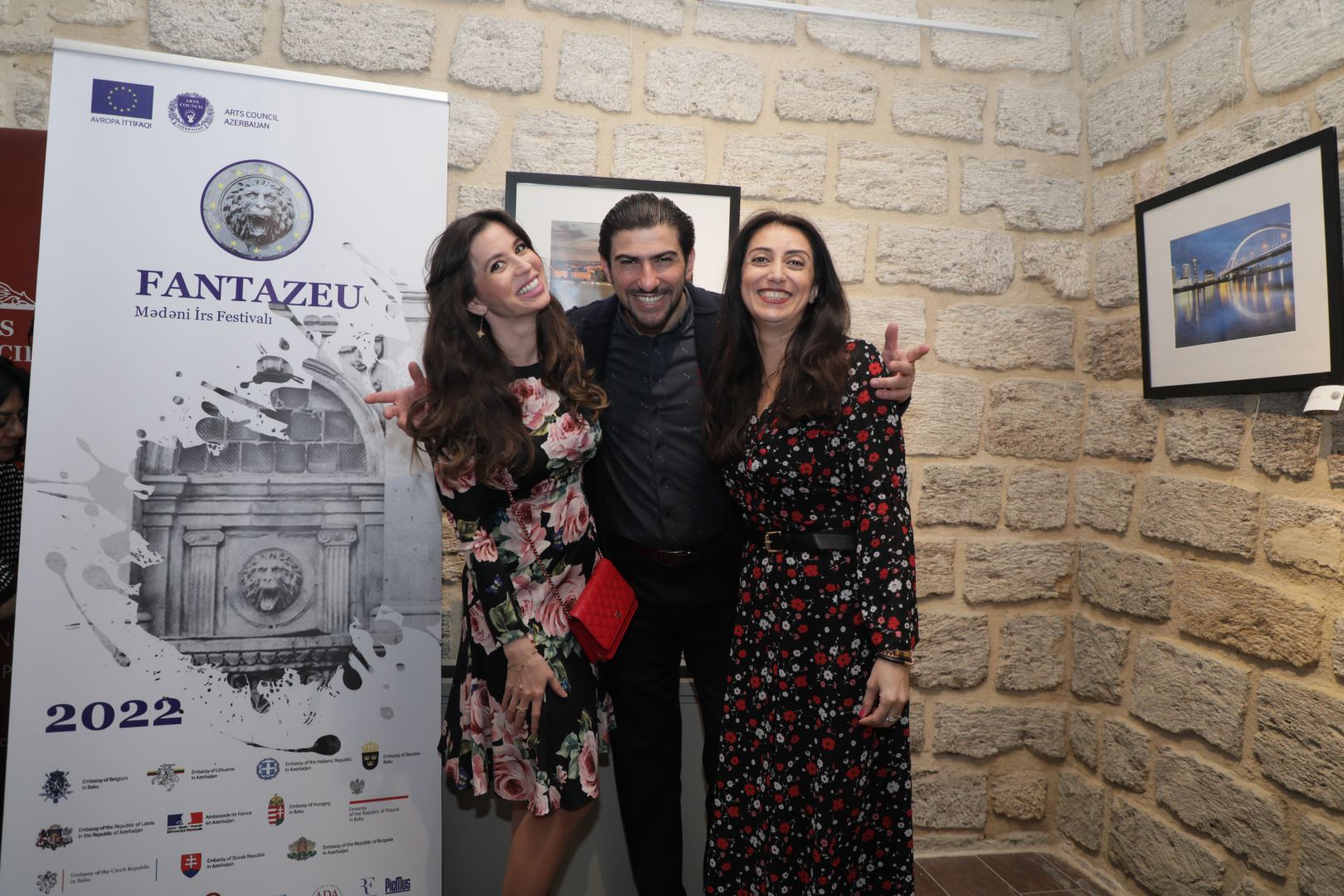 В Ичери шехер открылась экспозиция Bridges of Europe - по Худаферинскому мосту  в Европу (ФОТО)