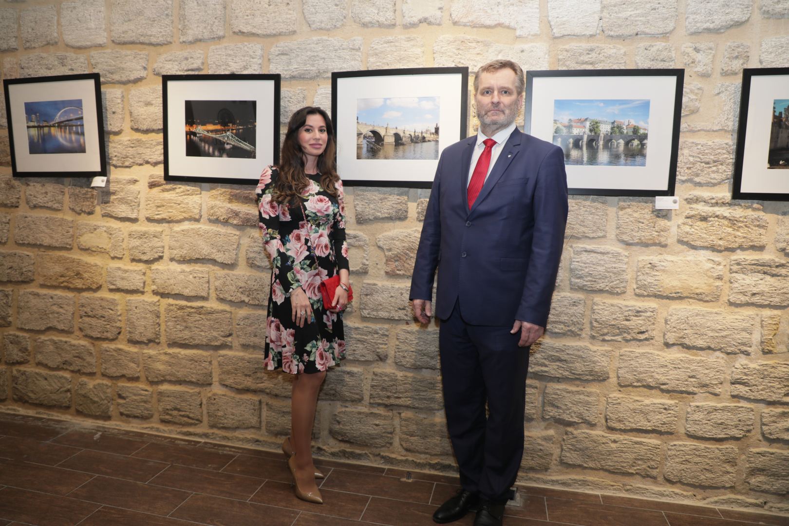 В Ичери шехер открылась экспозиция Bridges of Europe - по Худаферинскому мосту  в Европу (ФОТО)