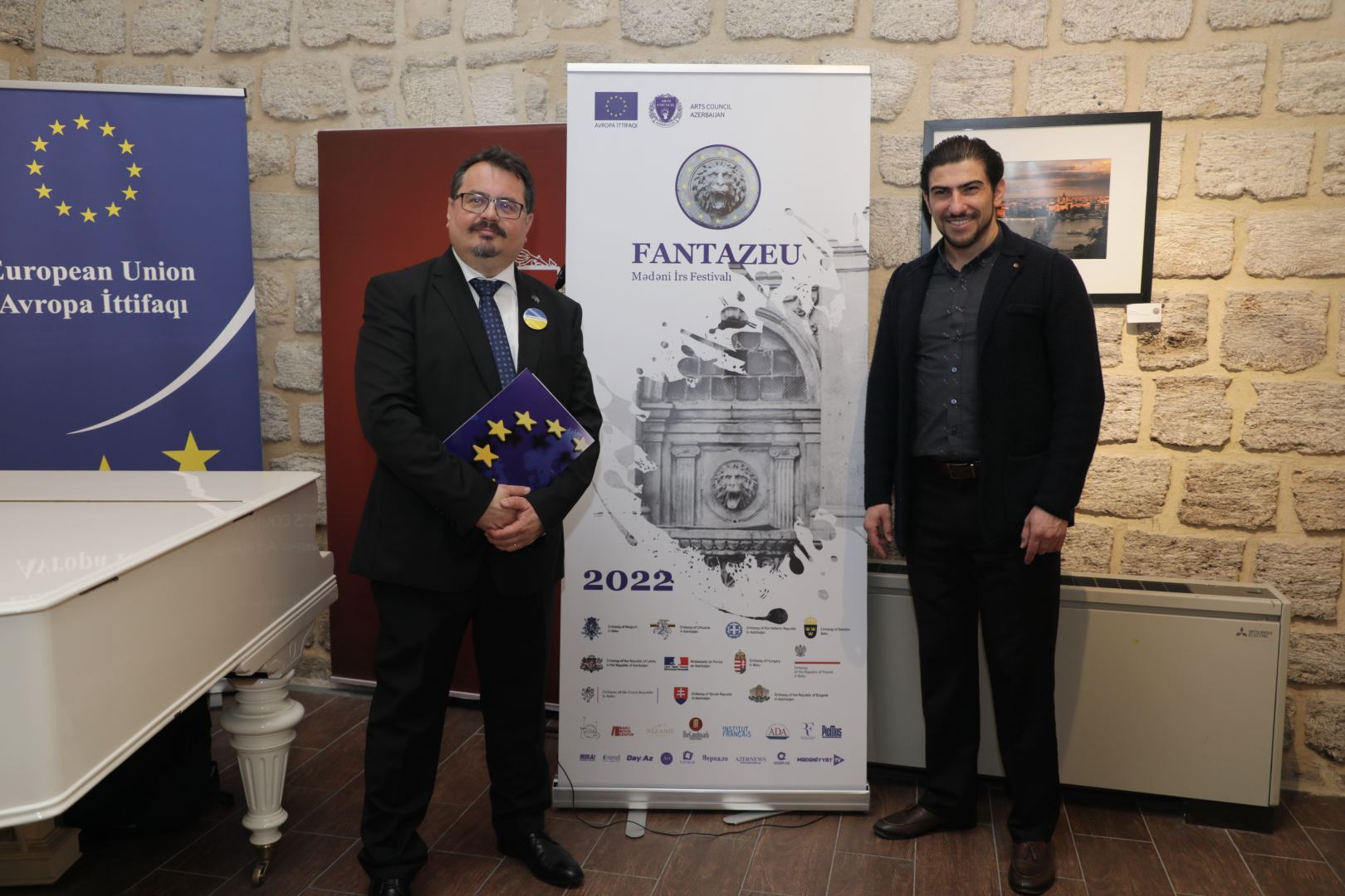 В Ичери шехер открылась экспозиция Bridges of Europe - по Худаферинскому мосту  в Европу (ФОТО)