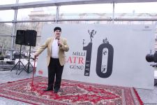 В Бакинском метро прошел красочный флешмоб, посвященный Дню национального театра (ВИДЕО,ФОТО)