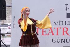 В Бакинском метро прошел красочный флешмоб, посвященный Дню национального театра (ВИДЕО,ФОТО)