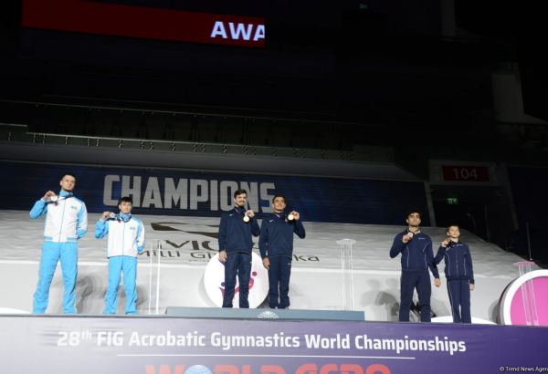 Baku hosts awards ceremony for women's, men's pairs at World Championships (PHOTO)