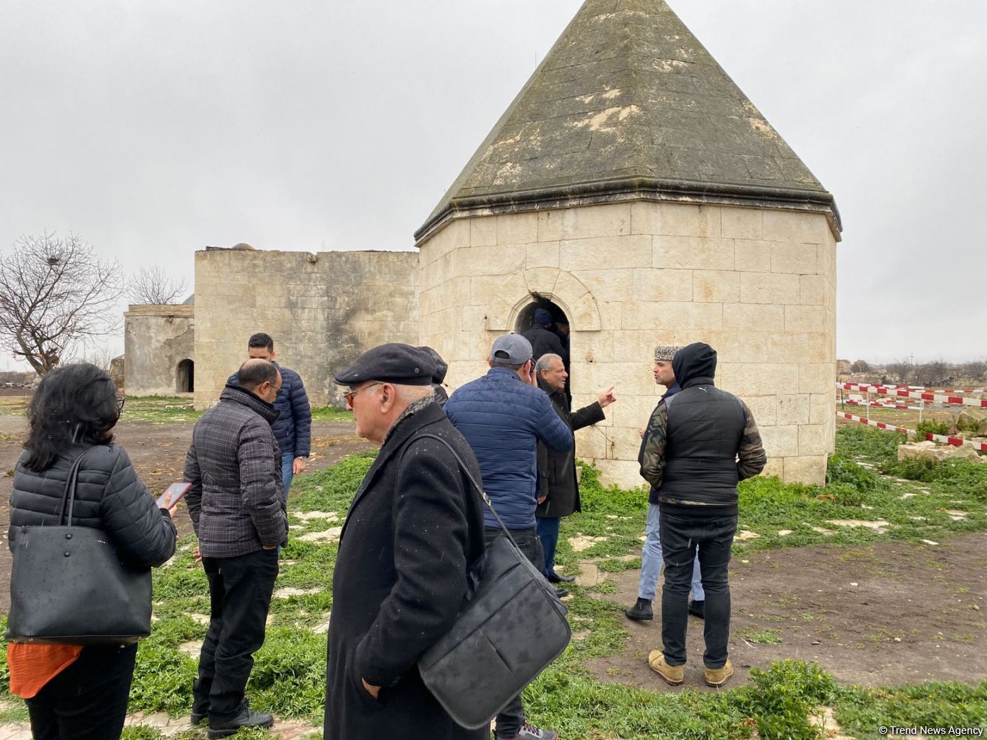 Иностранные журналисты совершили поездку в Агдам (ФОТО)