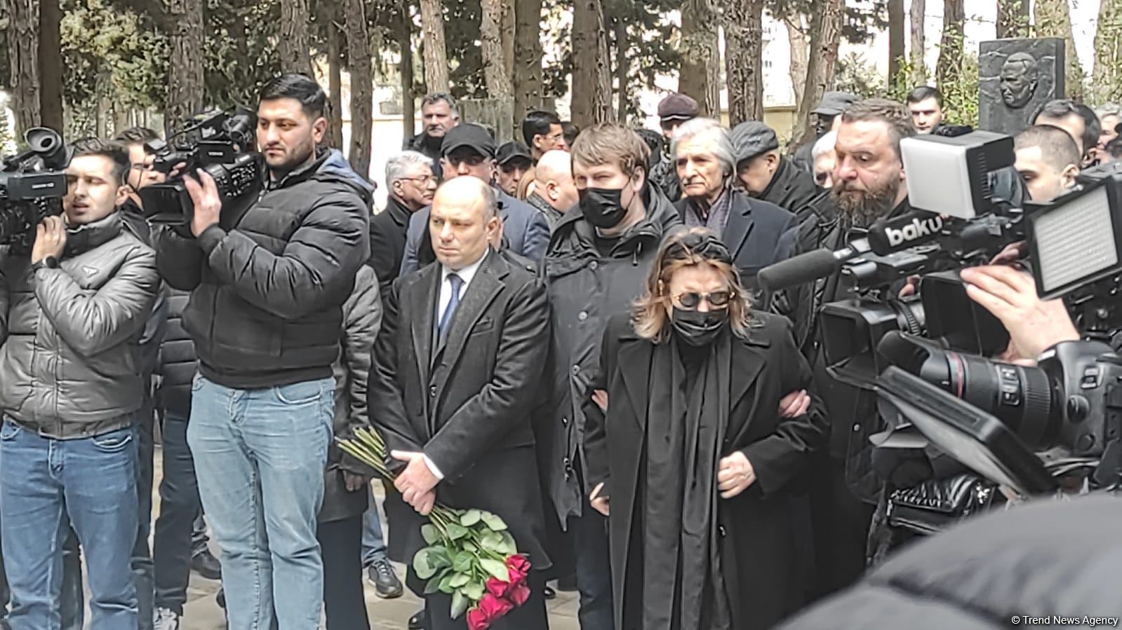 Рустам Ибрагимбеков похоронен на I Аллее почетного захоронения в Баку (ФОТО)