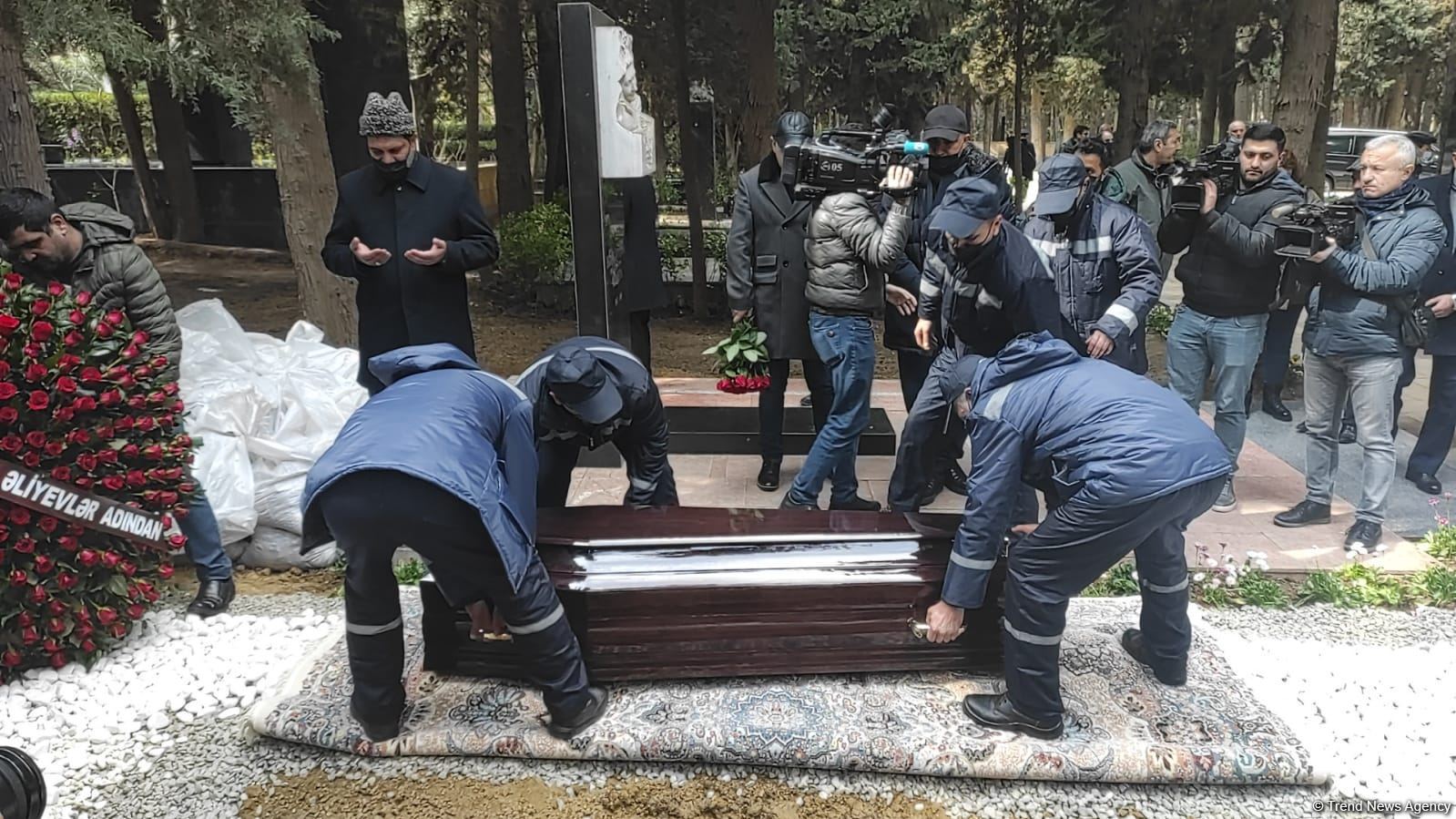 Рустам Ибрагимбеков похоронен на I Аллее почетного захоронения в Баку (ФОТО)