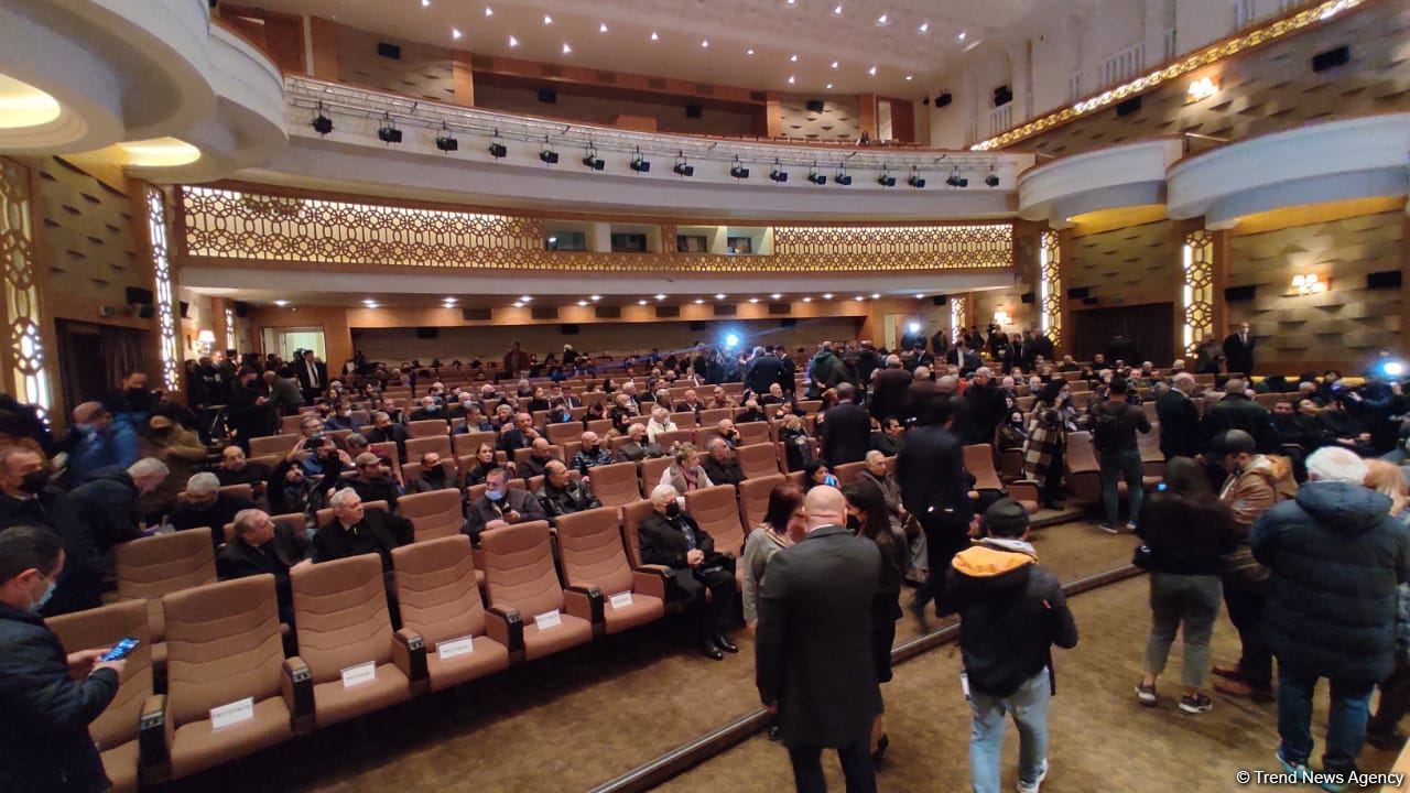 В Баку проходит церемония прощания с видным кинодраматургом Рустамом Ибрагимбековым (ФОТО/ВИДЕО)