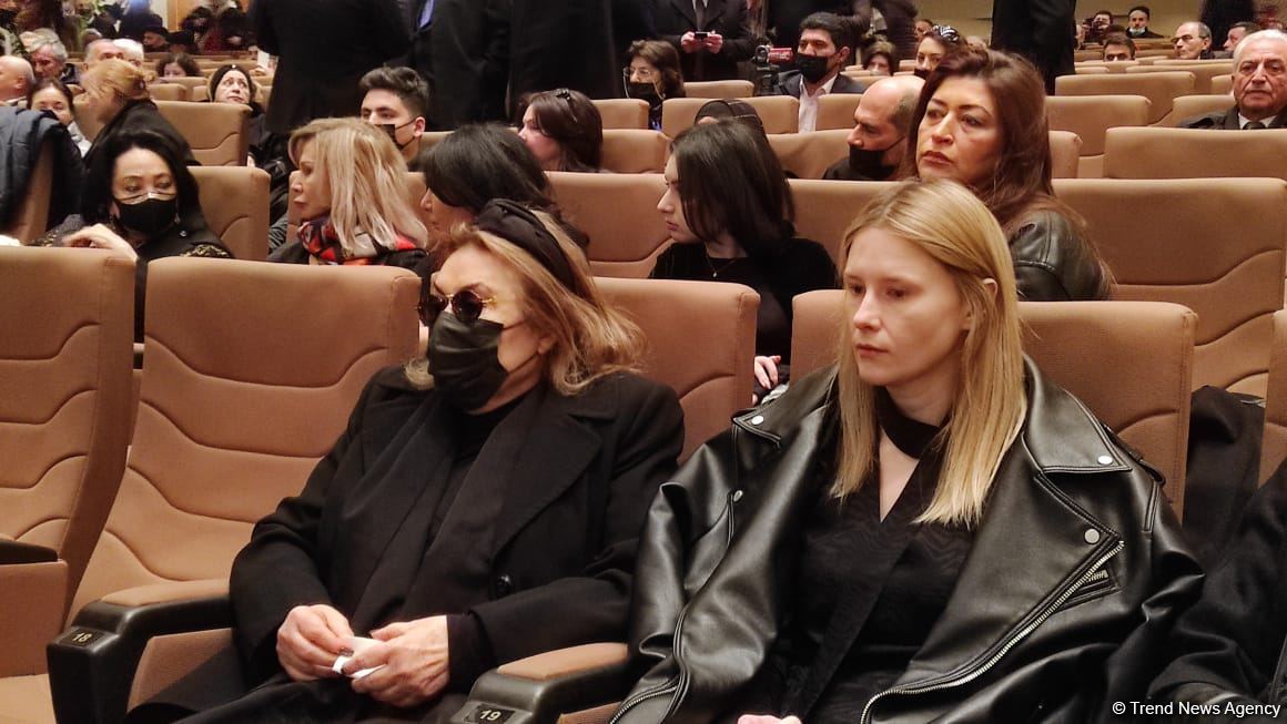 В Баку проходит церемония прощания с видным кинодраматургом Рустамом Ибрагимбековым (ФОТО/ВИДЕО)