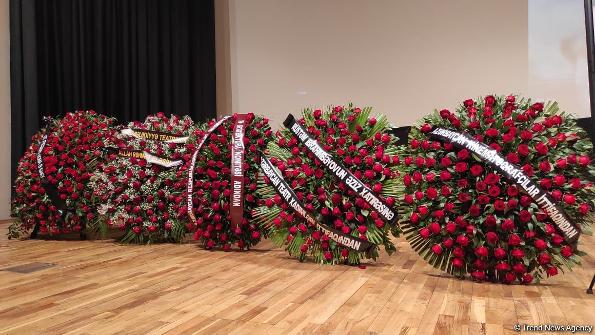Рустам Ибрагимбеков был личностью 20 и 21 веков - народный писатель Анар (ФОТО)