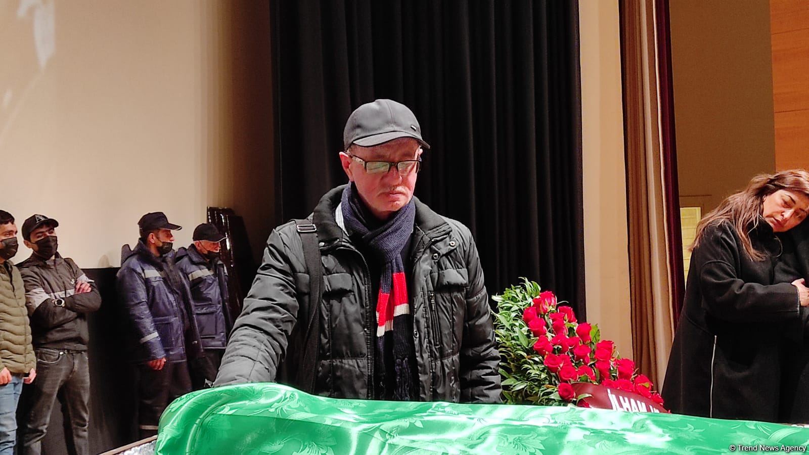 Рустам Ибрагимбеков был личностью 20 и 21 веков - народный писатель Анар (ФОТО)