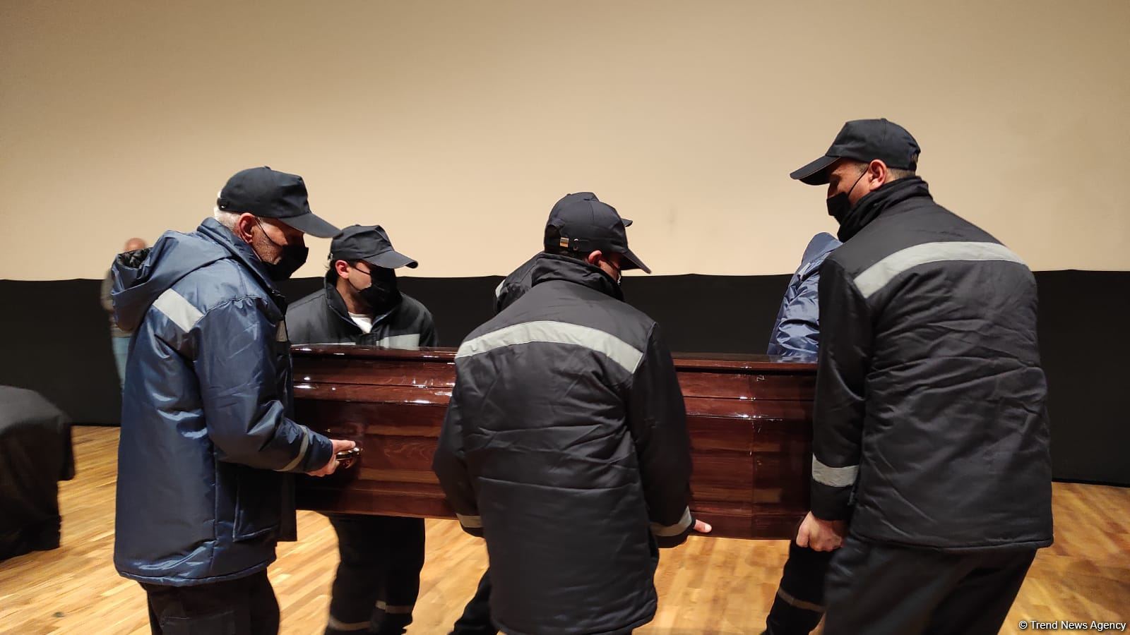 В Баку проходит церемония прощания с видным кинодраматургом Рустамом Ибрагимбековым (ФОТО/ВИДЕО)