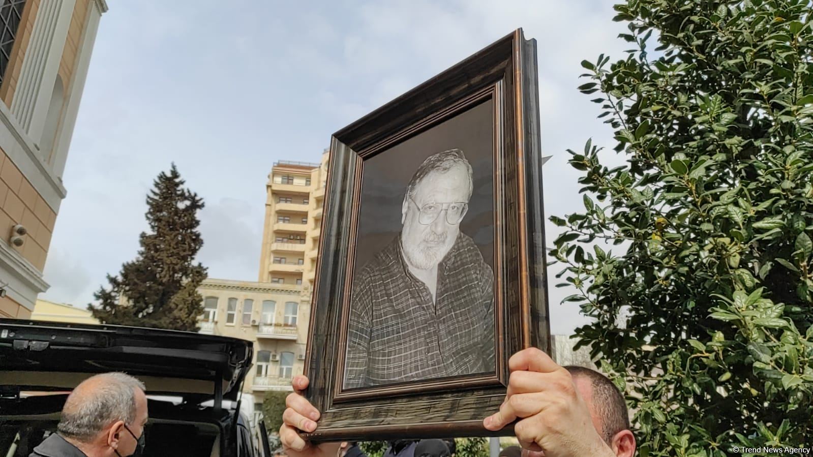 Рустам Ибрагимбеков был личностью 20 и 21 веков - народный писатель Анар (ФОТО)