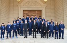 Президент Ильхам Алиев принял участников состоявшегося в Болгарии VII чемпионата Европы по борьбе (ФОТО/ВИДЕО)