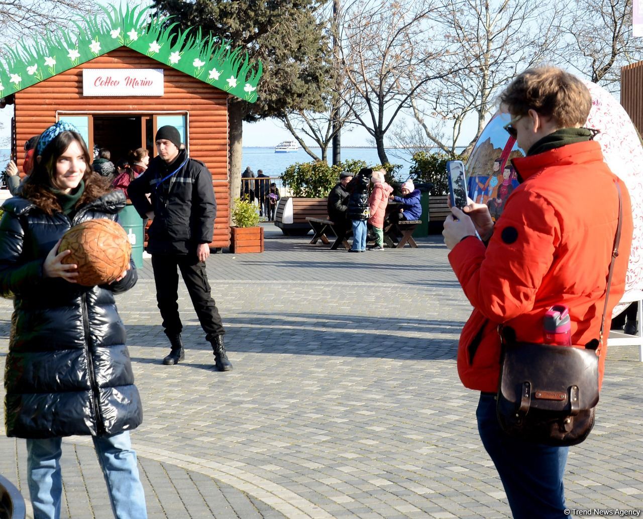Праздничное настроение Новруза на улицах Баку (ФОТОРЕПОРТАЖ)