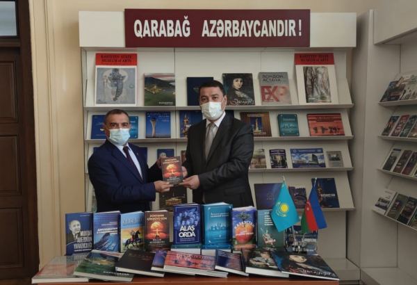 Более 500 изданий передано в дар посольством Казахстана в Азербайджане для библиотек в Карабахе  (ФОТО)