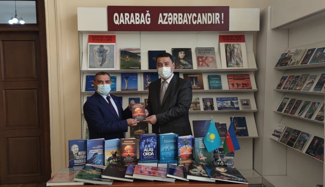 Более 500 изданий передано в дар посольством Казахстана в Азербайджане для библиотек в Карабахе  (ФОТО)