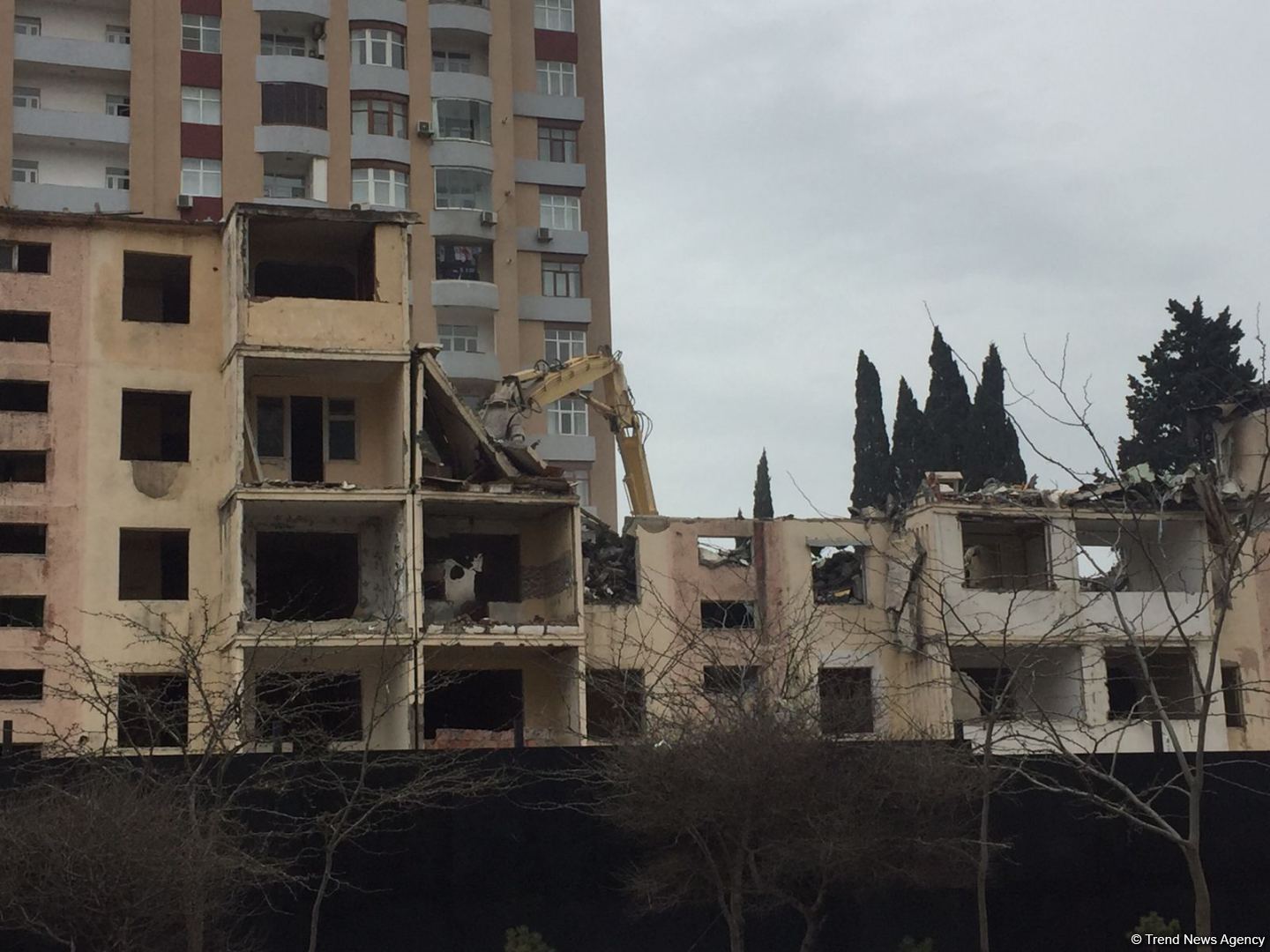В Низаминском районе Баку сносят жилой дом (ФОТО)