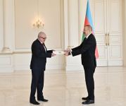 Президент Ильхам Алиев принял верительные грамоты новоназначенного посла Кубы в Азербайджане (ФОТО/ВИДЕО)