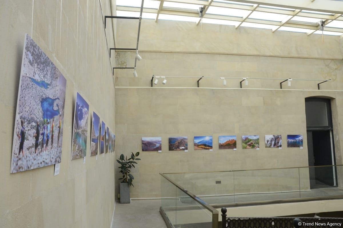 В Бакинском доме фотографии открылась выставка "Таджикистан – страна горных вершин и золотых озер" (ФОТО)