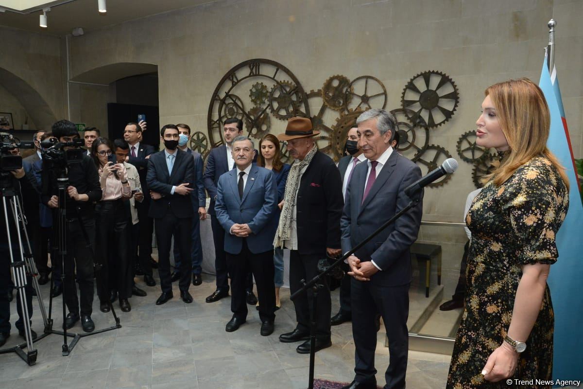 В Бакинском доме фотографии открылась выставка "Таджикистан – страна горных вершин и золотых озер" (ФОТО)