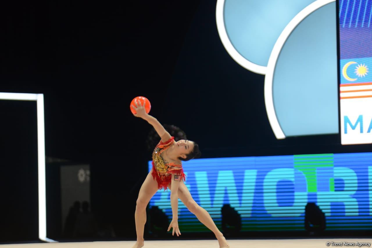 FIG Rhythmic Gymnastics World Cup competitions continue in Baku (PHOTO)