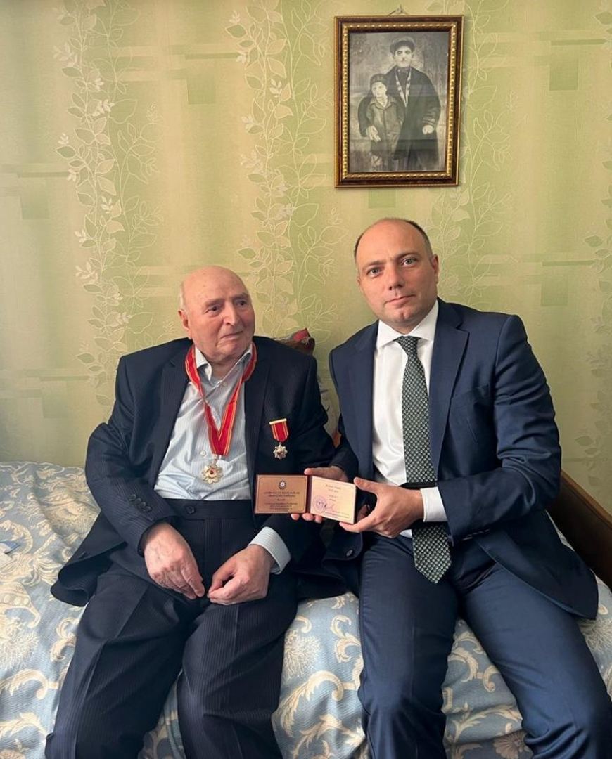 Министр культуры Азербайджана вручил Видади Бабанлы орден "Шараф" (ФОТО)