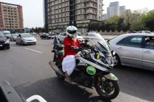 "В  Азербайджане живут прекрасные, гостеприимные люди, добрые душой" - известный йогин Садхгуру в рамках 100-дневного путешествия на мотоцикле приехал в Баку (ФОТО)