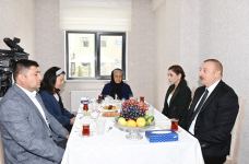 Президент Ильхам Алиев и Первая леди Мехрибан Алиева приняли участие в открытии нового жилого комплекса для семей шехидов и инвалидов войны в Сабунчинском районе Баку (ФОТО/ВИДЕО)