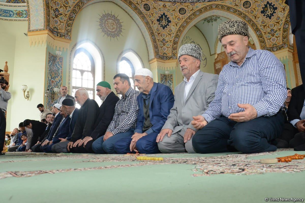 В мечетях Азербайджана совершен праздничный намаз (ФОТО)